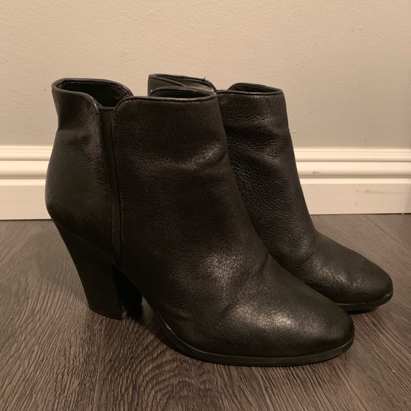 Black leather ankle booties with 3.5 heel - Picture 2 of 6